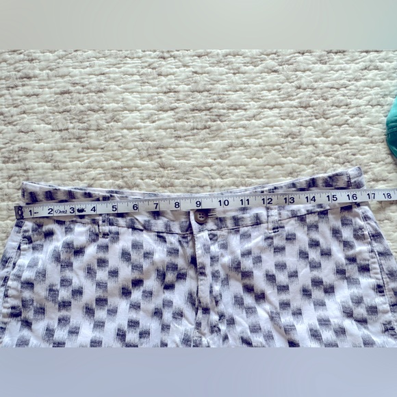 Khakis by GAP women’s shorts 🦋 - Picture 5 of 7